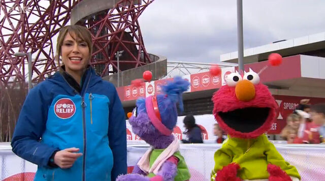 File:AlexJonesPheobeandElmoSportRelief.jpg