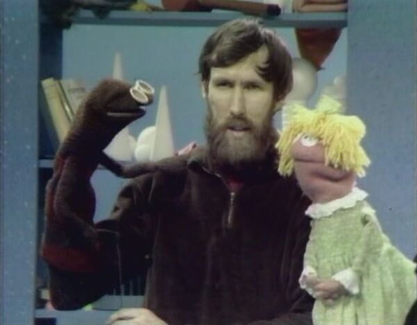File:MuppetPuppetPlays06.jpg
