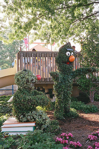 File:SesamePlaceTopiaries (13).jpg