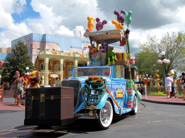 File:Disney'sHonoraryVoluntEarsCavalcade-SunnyDay-P&K.jpg