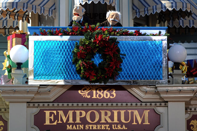 File:XmasParade2012 Muppets-disney.jpg