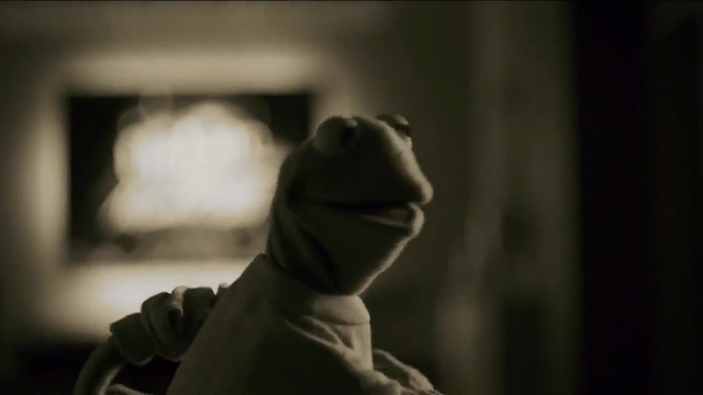 File:Miss Piggy Adele Hello spoof 06.png
