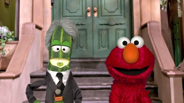 File:SSCPreShowElmoAndersonCucumber.jpg