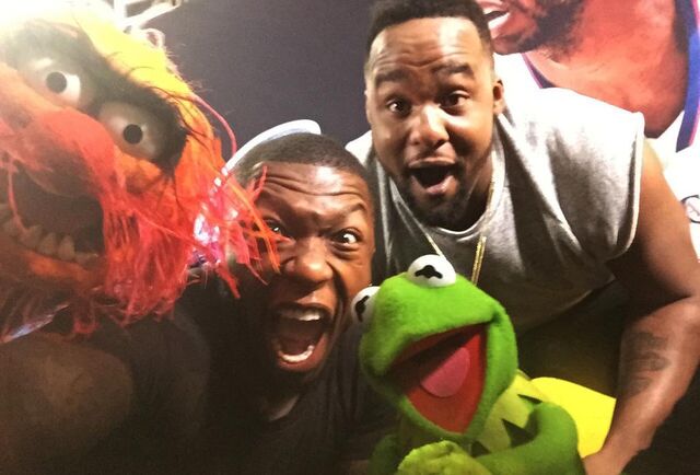 File:LAClippersGame-(2015-03-15)-Kermit&Animal-NateRobinson&BigBaby.jpg