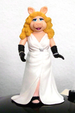 File:Germany-CinemaxX-Muppets-Menü-MissPiggyPVC-(2012).jpg