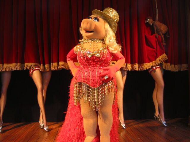 File:Piggy dance.jpg