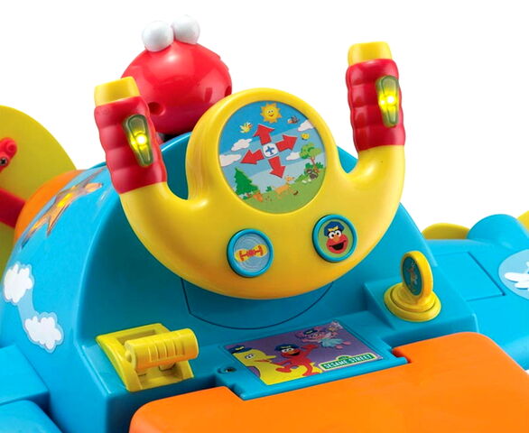 File:Flywithelmo4.jpg