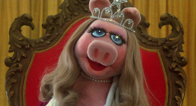 File:GlamorEyedPiggy-TMM.jpg