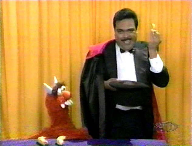 File:Neftali-Bananas.jpg
