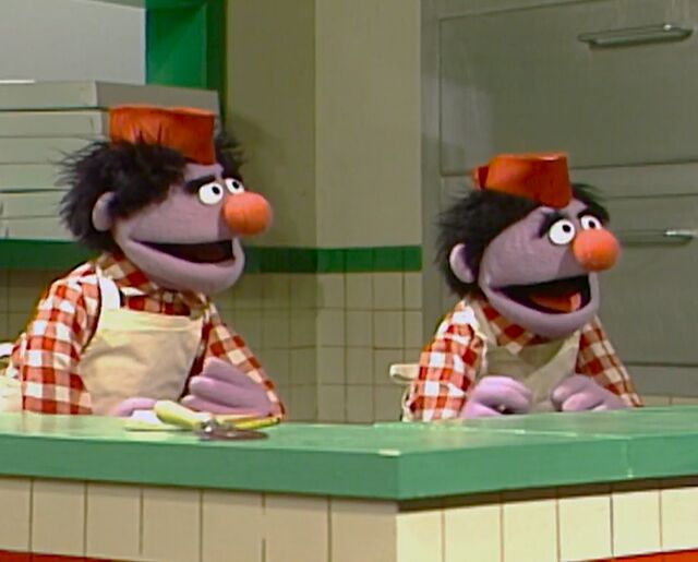 File:PizzeriaDosworkers.jpg