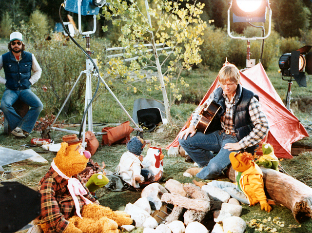 File:RockyMountainHoliday-BehindTheScenes02.png