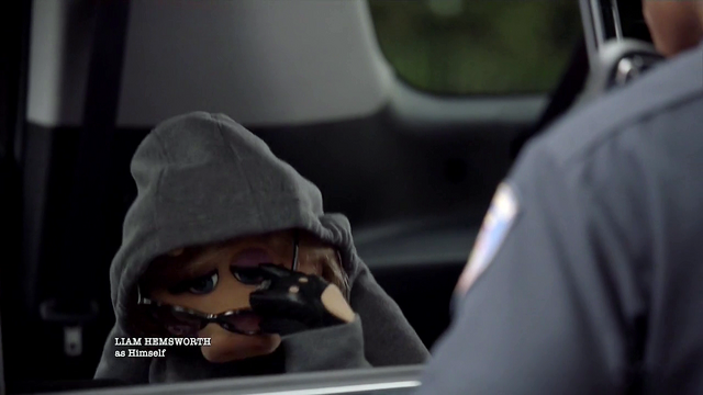 File:TheMuppets-S01E03-LiveHandsMissPiggy.png