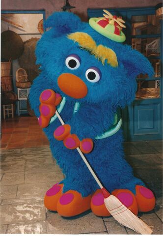 File:Bluki sweeping.jpg