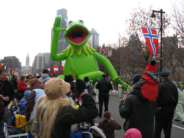 File:Kermitthefrogballoon02.jpg