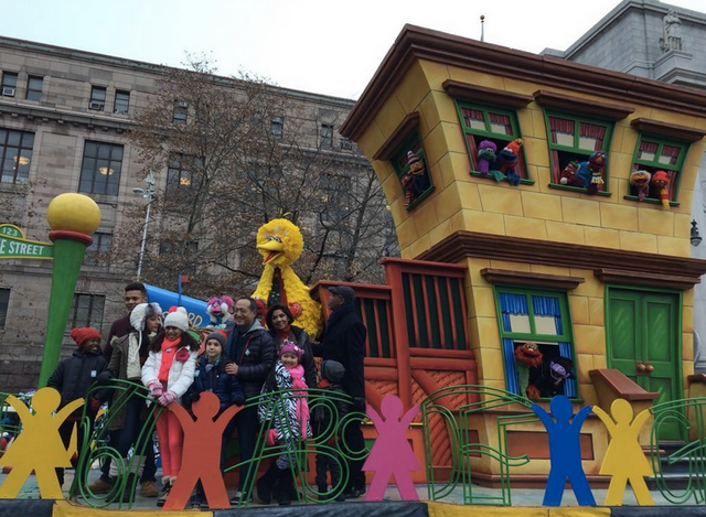 File:Sesame-Macys2014.png