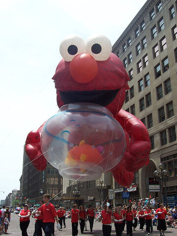 File:Elmo dorothy parade.jpg