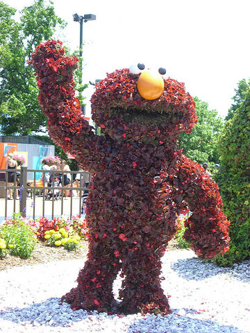 File:SesamePlaceTopiaries (7).jpg