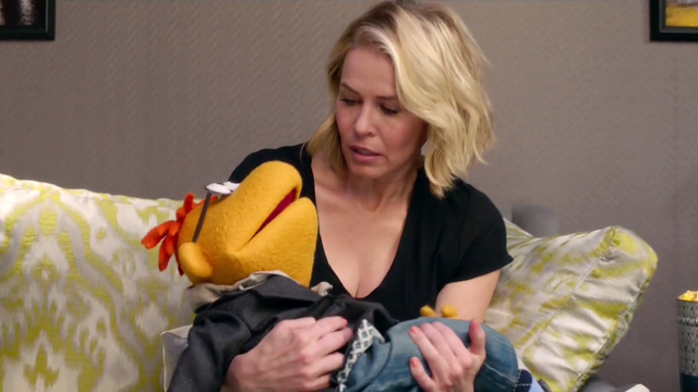 File:TheMuppets-S01E08-ScooterInChelsea'sArms.png