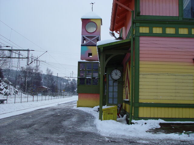 File:SesamStasjonRailwayStation.jpg