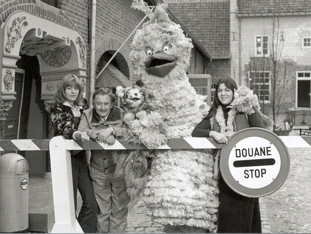 File:Sesamstraat1976Cast.jpg