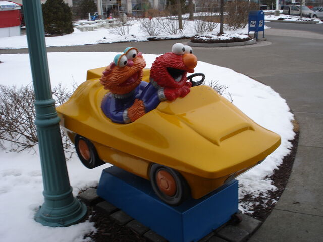 File:ElmoZoeCoinOperatedRide.jpg