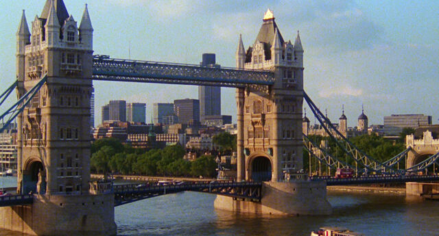 File:GMC Tower Bridge.jpg