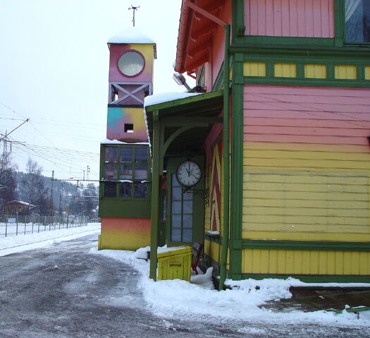 File:Lorenskogstation.jpg