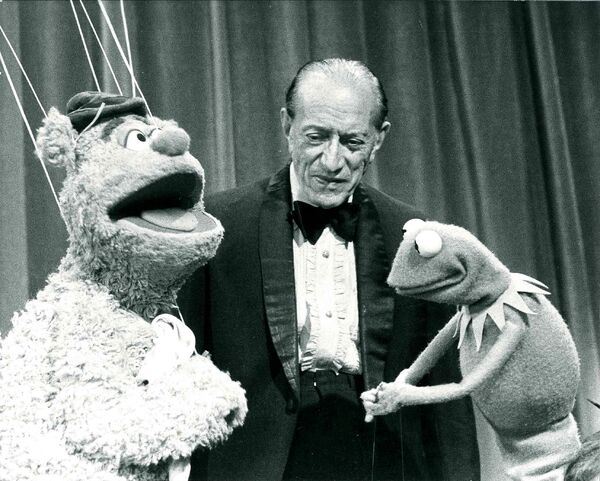 File:Senor Wences01.jpg