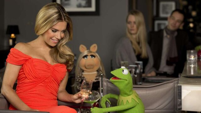 File:BILD-SylvieMeis-mit-Kermit-in-Berlin-(2014)-03.jpg