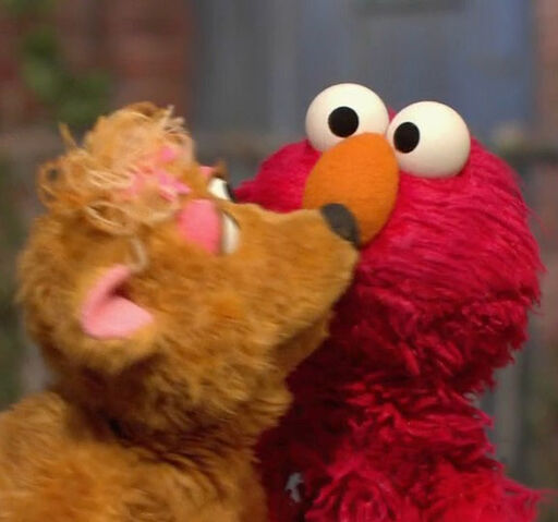 File:Kiss-ElmoCurly.jpg