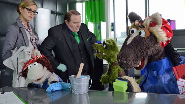 File:EineMöhreFürZwei-Blumenfabrik-CleaningLadies.jpg