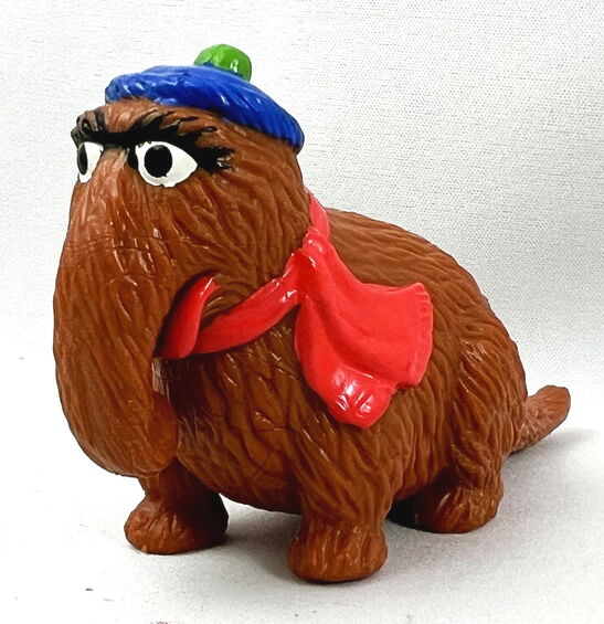 File:ApplauseSnuffyHatScarf.jpg