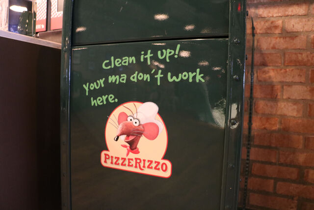 File:PizzeRizzo trash 01.jpg