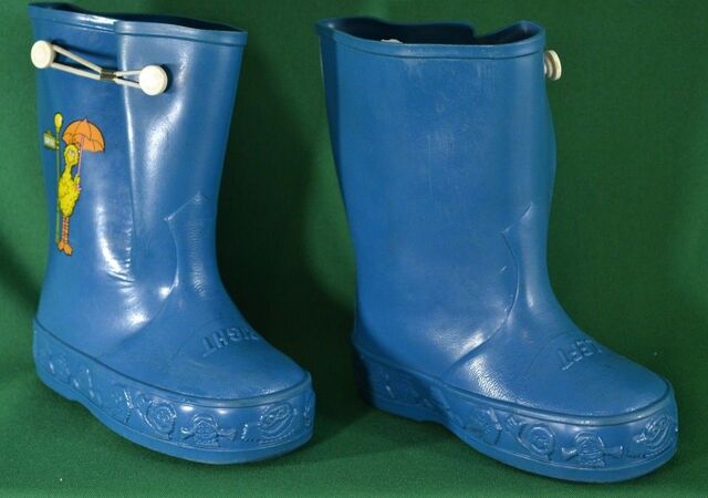 File:Sesame big bird rain boots 2.jpg