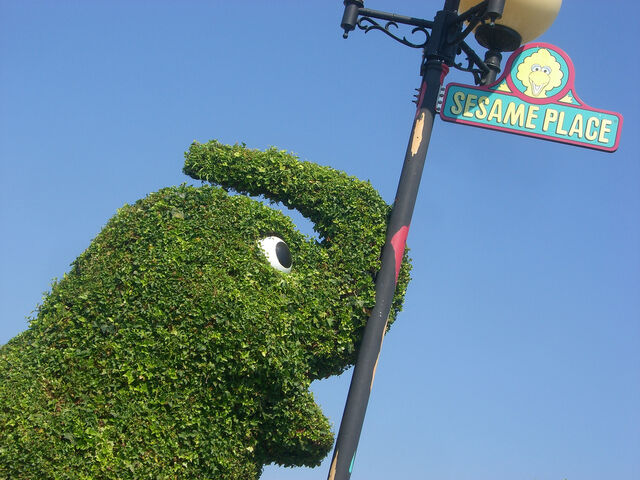 File:SesamePlaceTopiaries (10).jpg