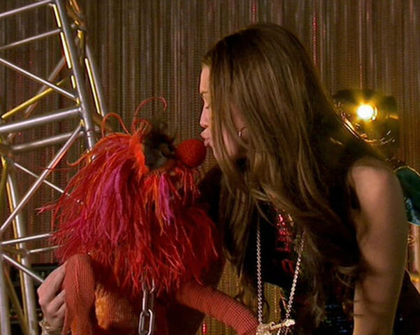 File:Kiss-mileyanimal.jpg