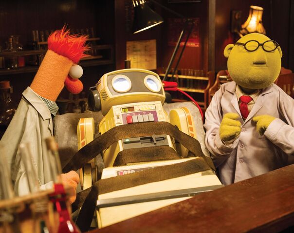 File:80s Robot tied up in MMW.jpg