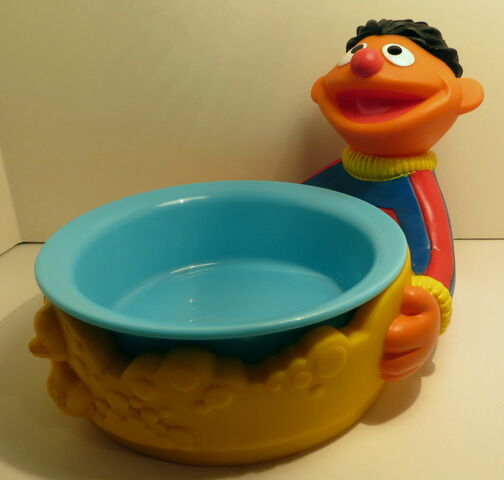 File:Applause ernie bowl 2.jpg
