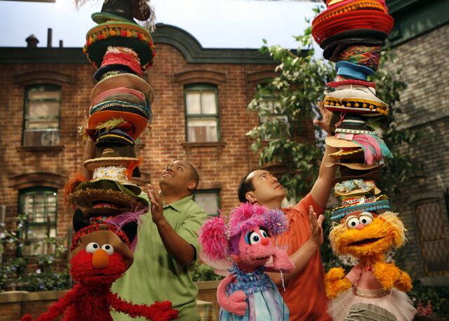 File:Lots of hats.jpg