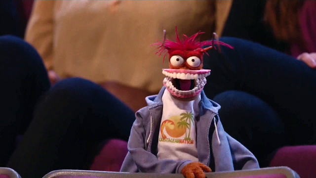 File:TheMuppets-S01E04-PepeWithStatler'sTeeth.png