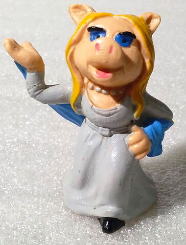 File:Schleich1977MissPiggy.jpg