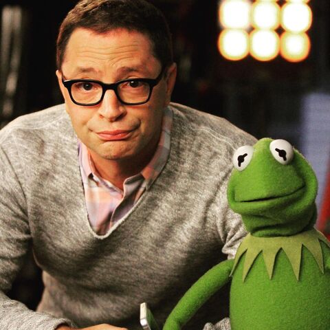 File:Joshua Malina Kermit.jpg