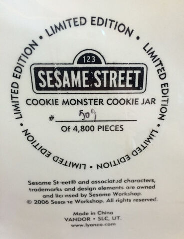 File:SSVandorCookieHandJarBottom.jpg