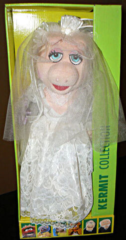 File:JuniorToysPiggyBridePlush.jpg