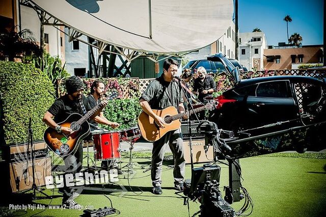 File:Eyeshine Live.jpeg
