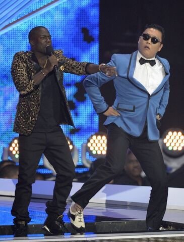 File:Vmas - psy.jpeg