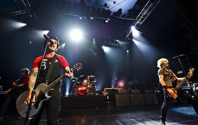 File:Green-day-performing-live-14.jpg