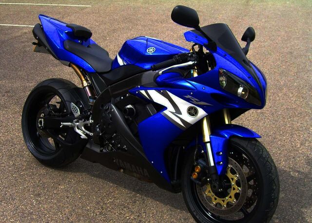 File:20070720-1184927407417-2004-Yamaha-YZF-R1.jpg