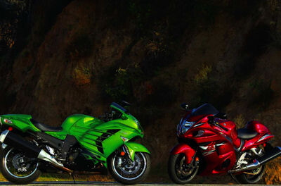 146-1206-02-z comparison-test kawasaki-ZX14R-and-suzuki-hayabusa