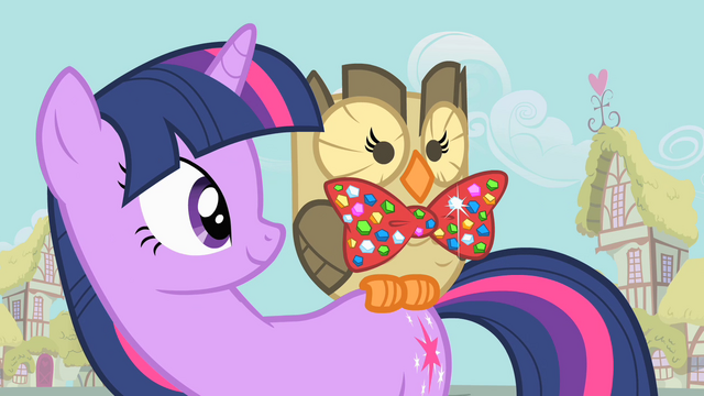 Archivo:Owlowiscious wearing bow tie S1E24.png